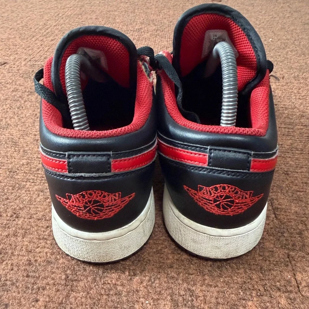 Air Jordan 1 Low Bred Toe Black White University Red 553560 Mens 7Y Womens 8.5